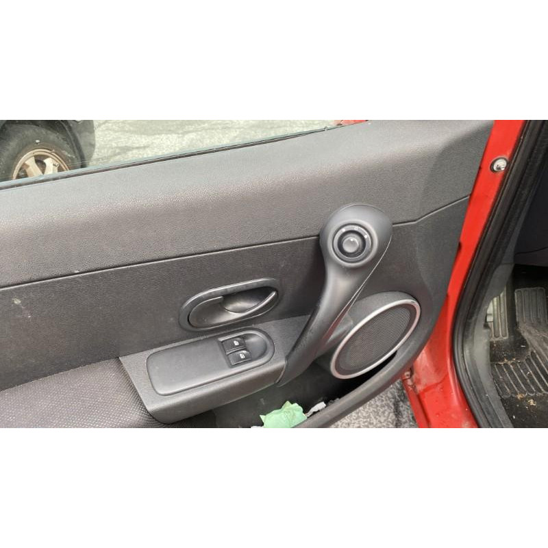 Boitier UCH RENAULT CLIO 3 Photo n°9