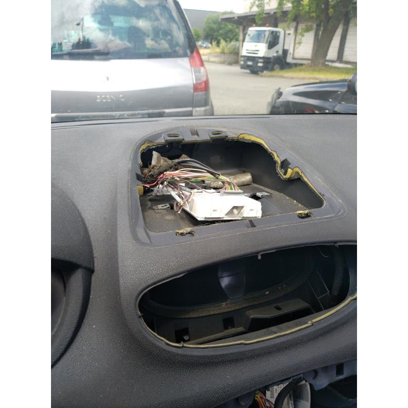 Boitier UCH RENAULT CLIO 3 Photo n°4