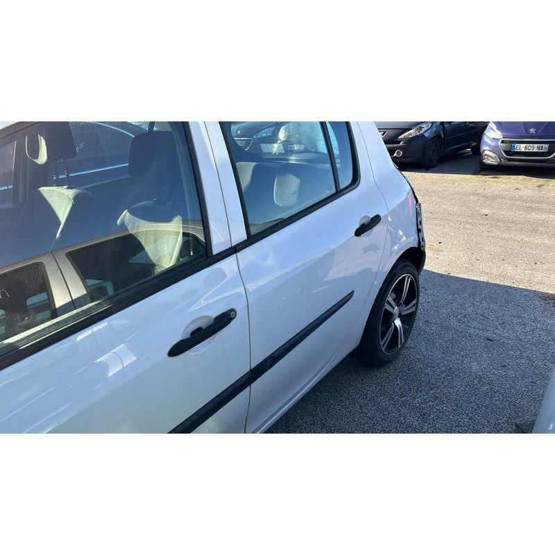 Boitier UCH RENAULT CLIO 3 Photo n°12