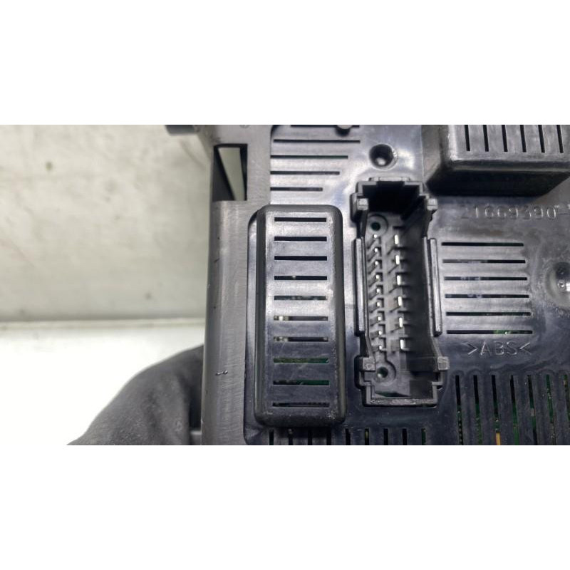 Boitier UCH RENAULT CLIO 3 Photo n°4