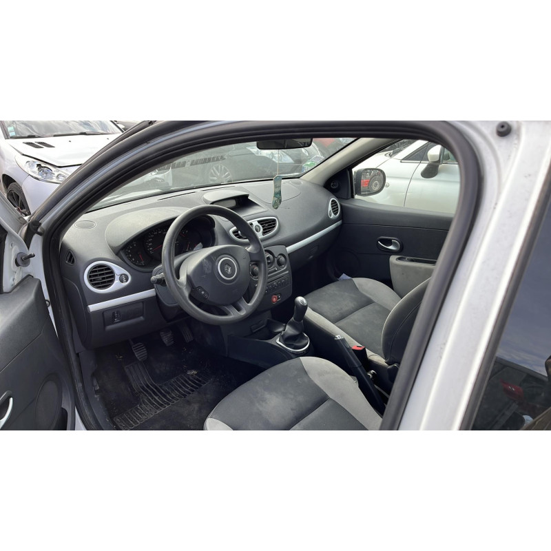 Boitier UCH RENAULT CLIO 3 Photo n°13
