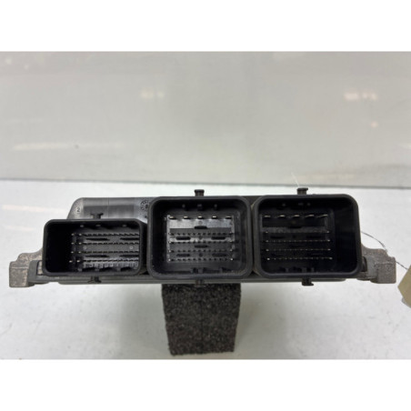 Calculateur moteur PEUGEOT 208 1