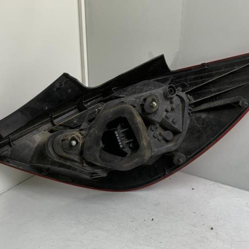 Feu arriere principal gauche (feux) OPEL CORSA D Photo n°2