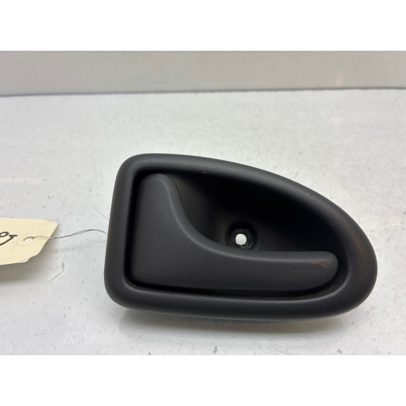 Poignee interieur arriere gauche RENAULT CLIO 2 CAMPUS Photo n°1