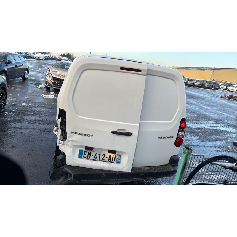 Feu arriere stop central PEUGEOT PARTNER 2 Photo n°8