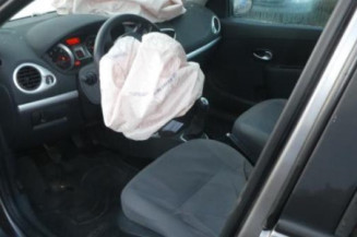 Calculateur moteur RENAULT CLIO 3