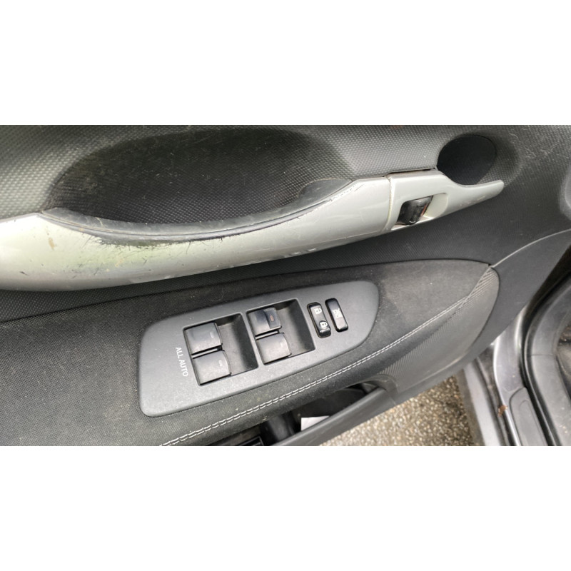 TOYOTA AURIS 1 PHASE 2 1.4 D4D - 8V TURBO Photo n°10
