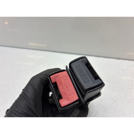 Attache ceinture arriere gauche RENAULT CLIO 2 CAMPUS Photo n°1