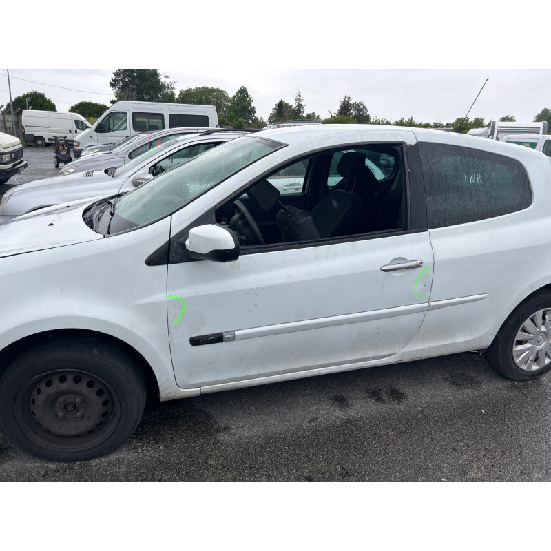 Aile avant gauche RENAULT CLIO 3 Photo n°5