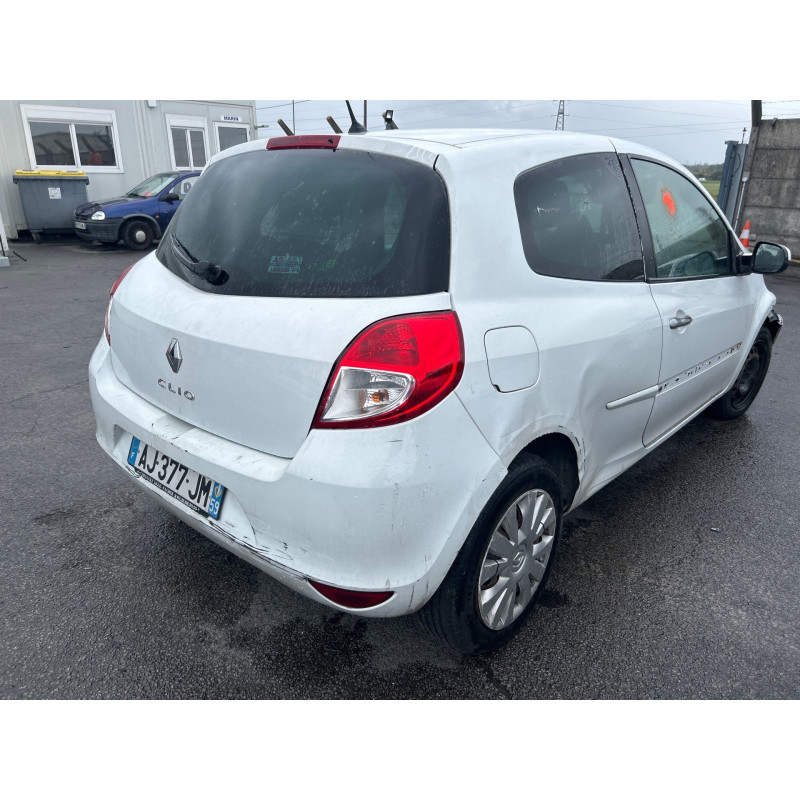 Aile avant gauche RENAULT CLIO 3 Photo n°16