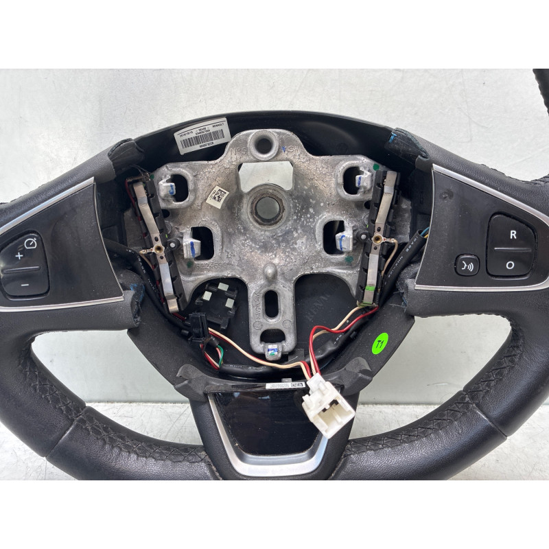 Volant RENAULT CLIO 4 Photo n°6