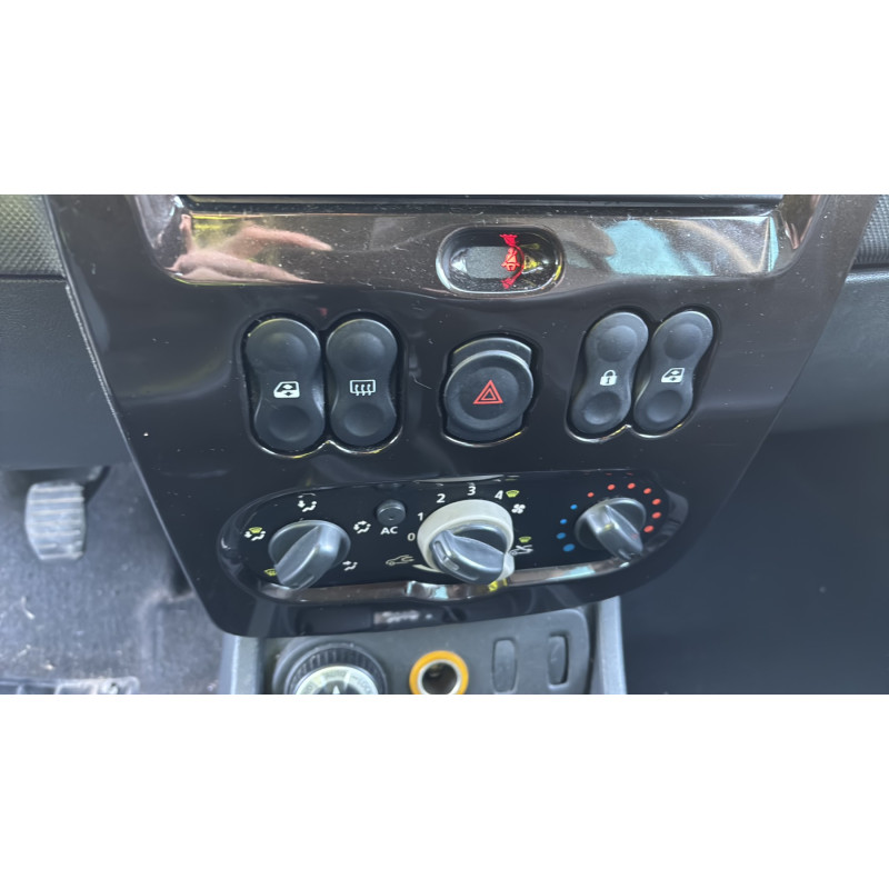 Bouton de warning DACIA DUSTER 1 Photo n°20