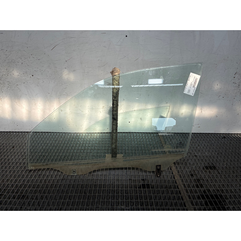 Vitre avant gauche HYUNDAI TUCSON 1 Photo n°2