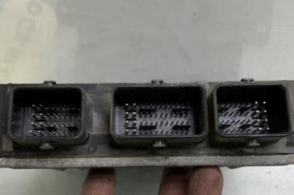 Calculateur moteur RENAULT CLIO 3