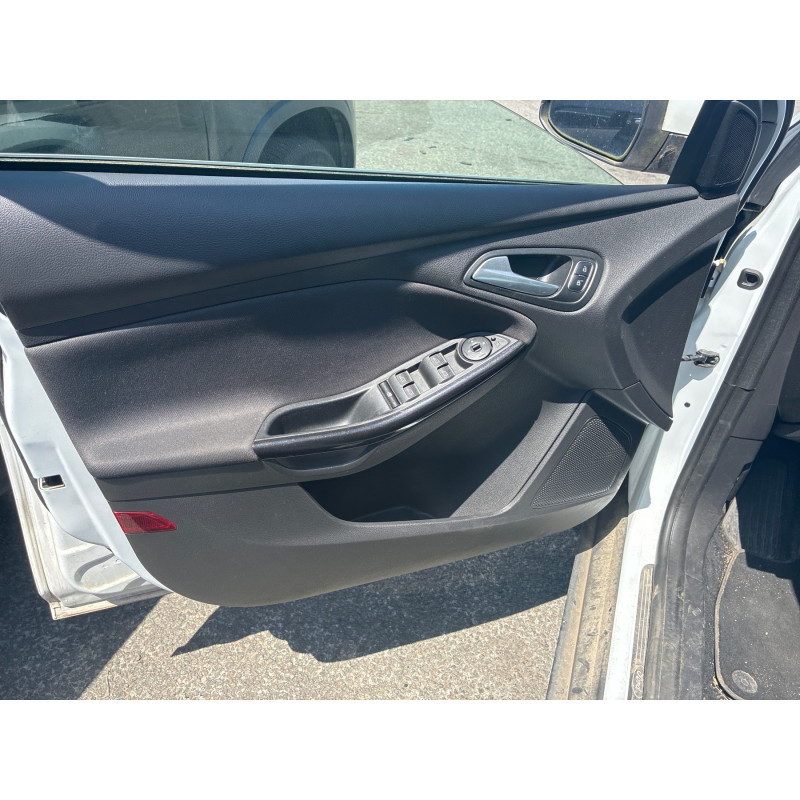 FORD FOCUS 3 PHASE 2 1.0i - 12V TURBO Photo n°13