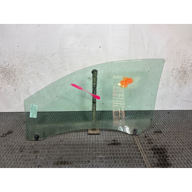 Vitre avant droit RENAULT CLIO 3 Photo n°1