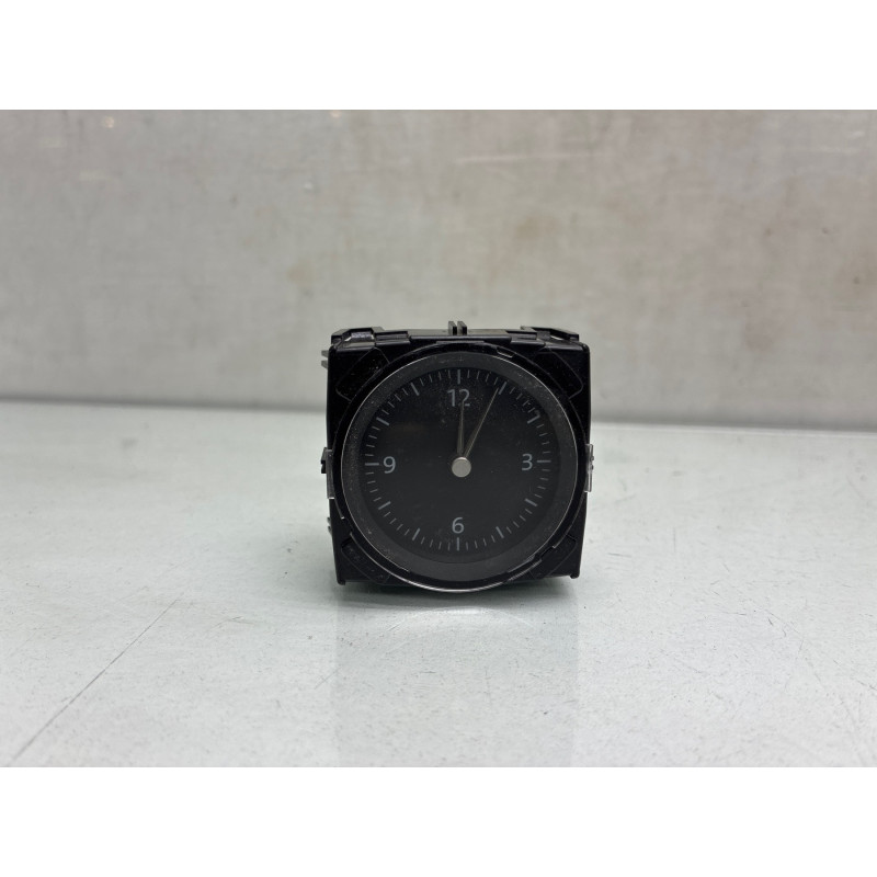 Horloge VOLKSWAGEN PASSAT 7 Photo n°1