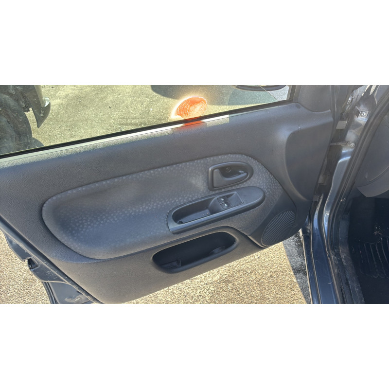 Bouton de coffre RENAULT CLIO 2 CAMPUS Photo n°14