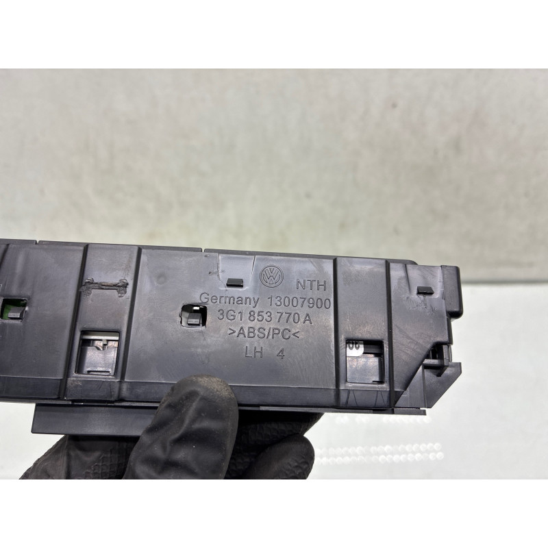 Bouton de warning VOLKSWAGEN PASSAT 7 Photo n°4