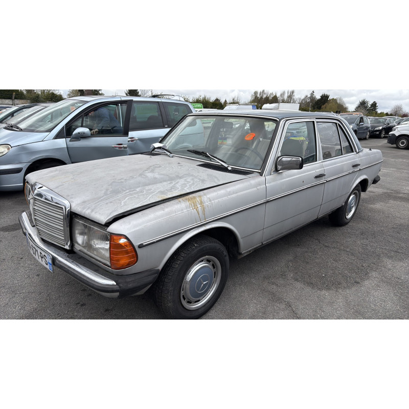 Capot MERCEDES 200 W123 Photo n°4