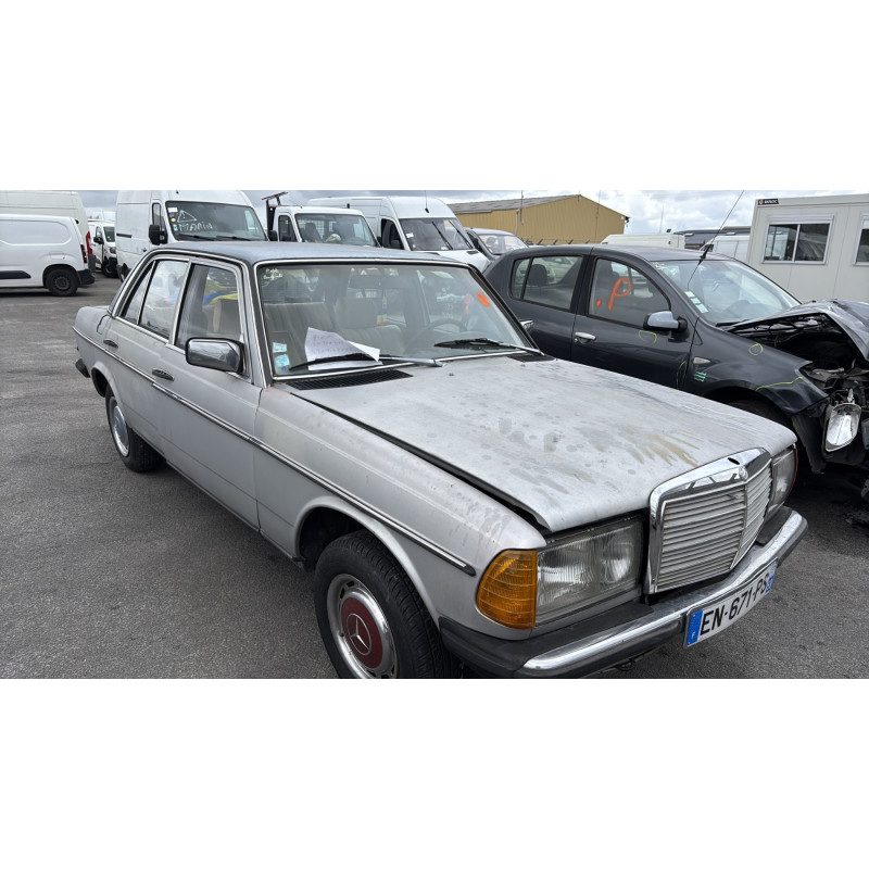 Capot MERCEDES 200 W123 Photo n°5