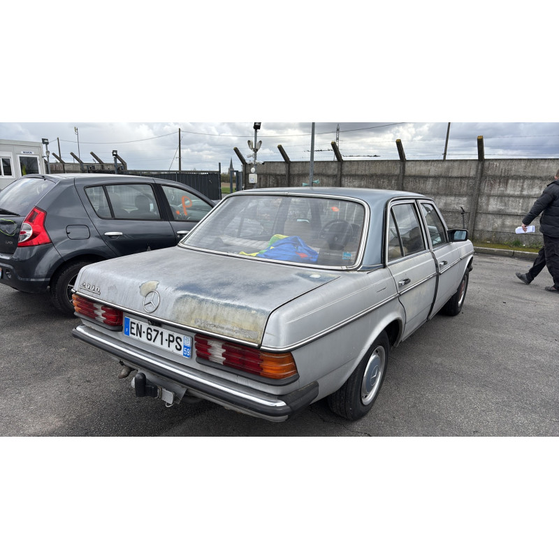Capot MERCEDES 200 W123 Photo n°6
