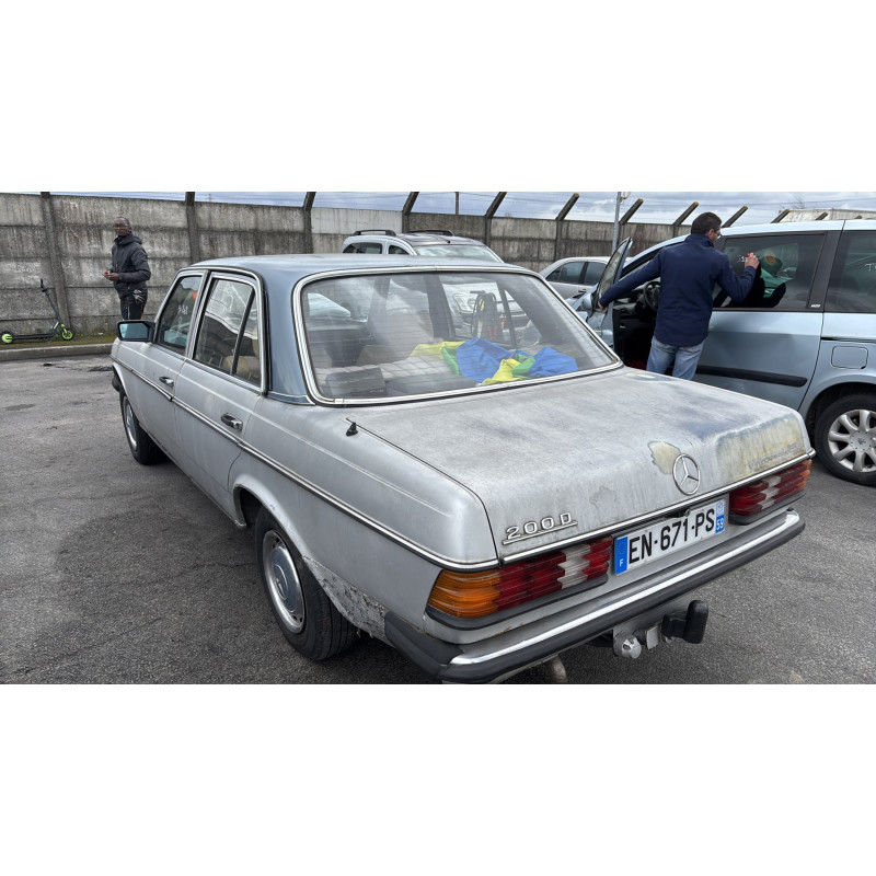 Capot MERCEDES 200 W123 Photo n°7
