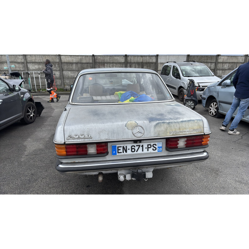 Capot MERCEDES 200 W123 Photo n°8