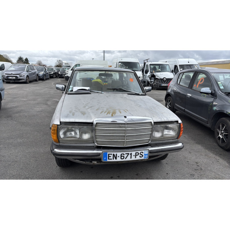 Capot MERCEDES 200 W123 Photo n°10