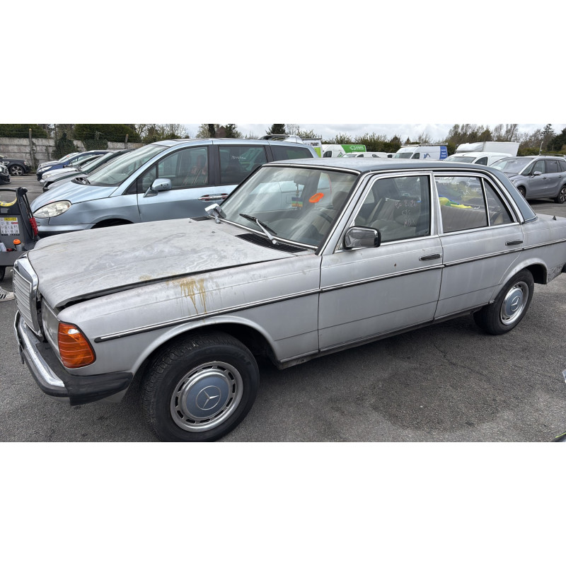 Capot MERCEDES 200 W123 Photo n°11