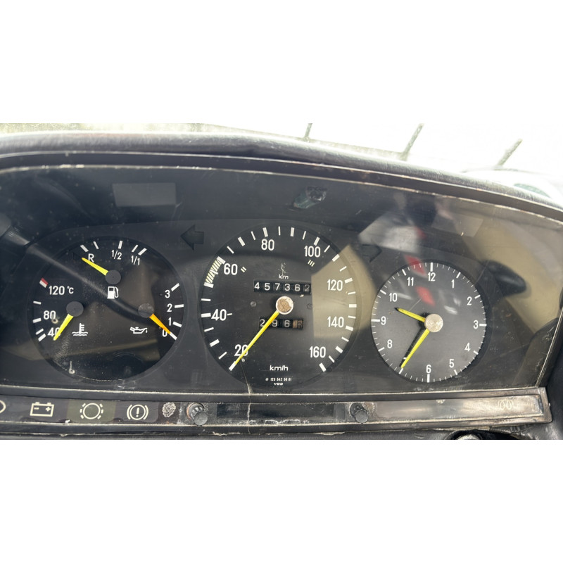 Capot MERCEDES 200 W123 Photo n°19