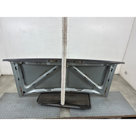 Malle/Hayon arriere MERCEDES 200 W123