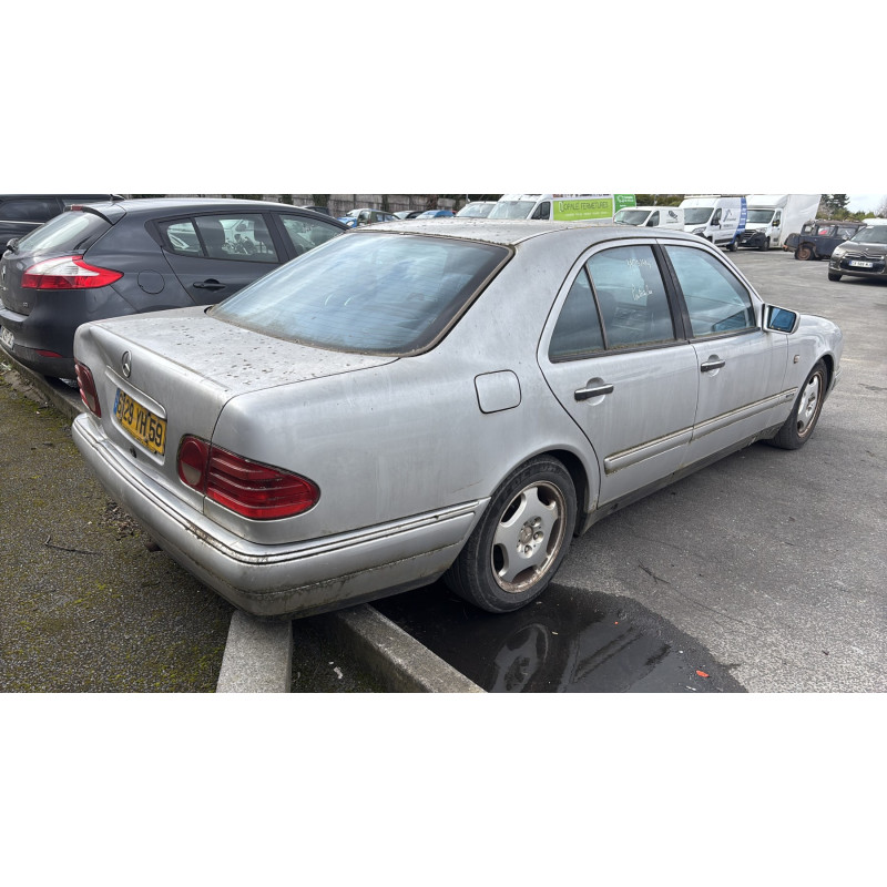Retroviseur droit MERCEDES CLASSE E 210 Photo n°20