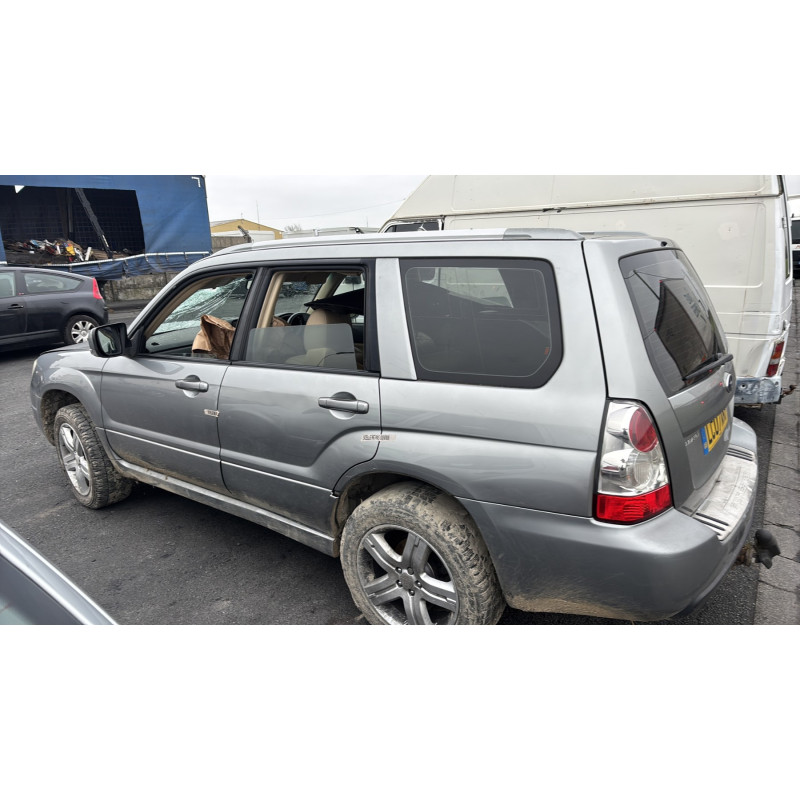 Calandre SUBARU FORESTER 2 Photo n°8