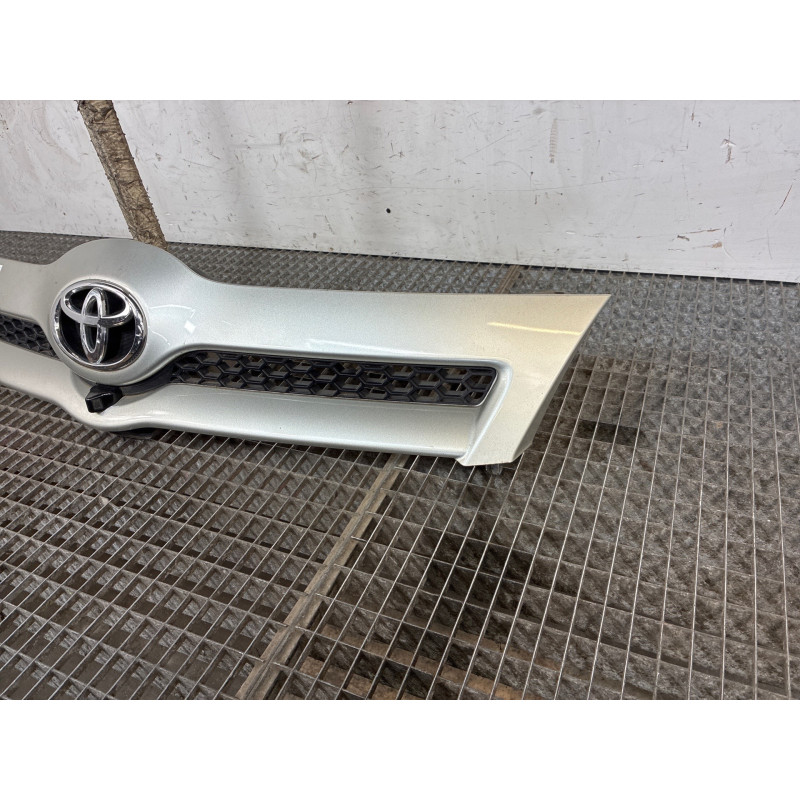Calandre TOYOTA COROLLA VERSO 2 Photo n°2