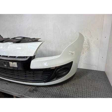 Pare choc avant RENAULT MEGANE 3 Photo n°1