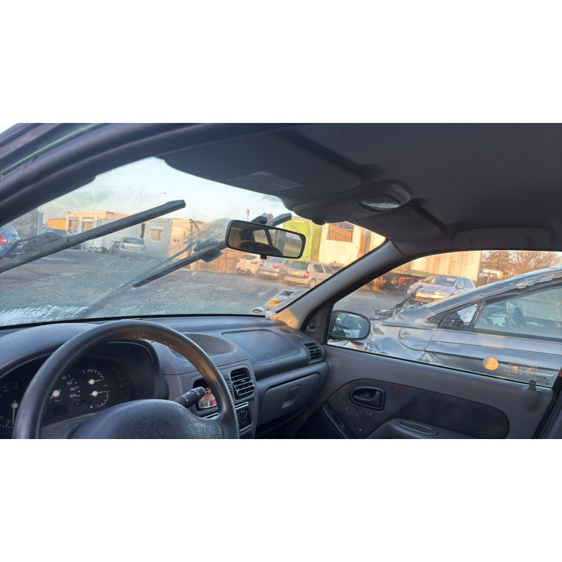 Calandre RENAULT CLIO 2 Photo n°17