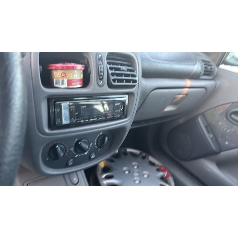 Capot RENAULT CLIO 2 Photo n°18