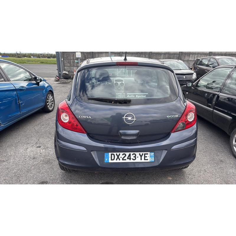 Feu arriere stop central OPEL CORSA D Photo n°15