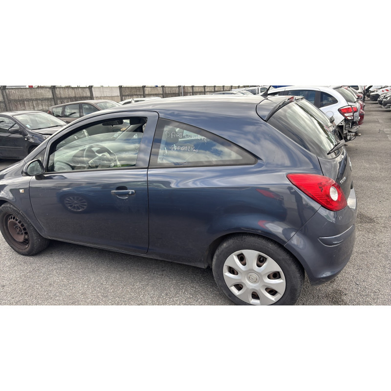 Feu arriere stop central OPEL CORSA D Photo n°16