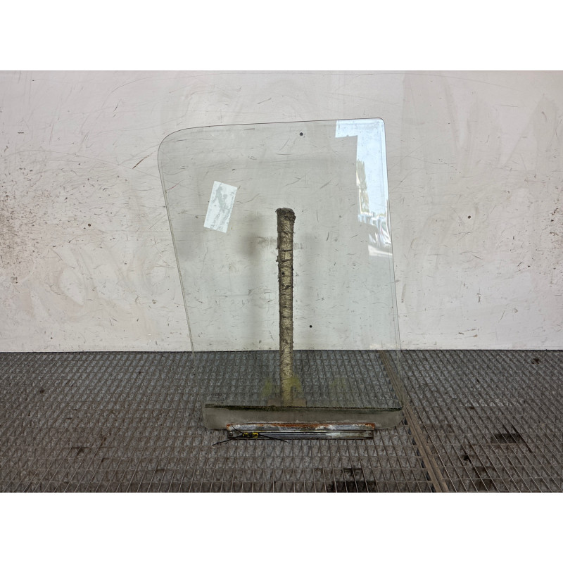 Vitre avant gauche FORD TRANSIT 3 Photo n°1