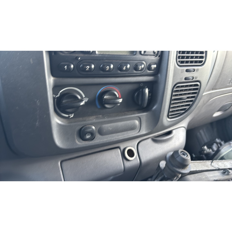 Vitre avant gauche FORD TRANSIT 3 Photo n°19