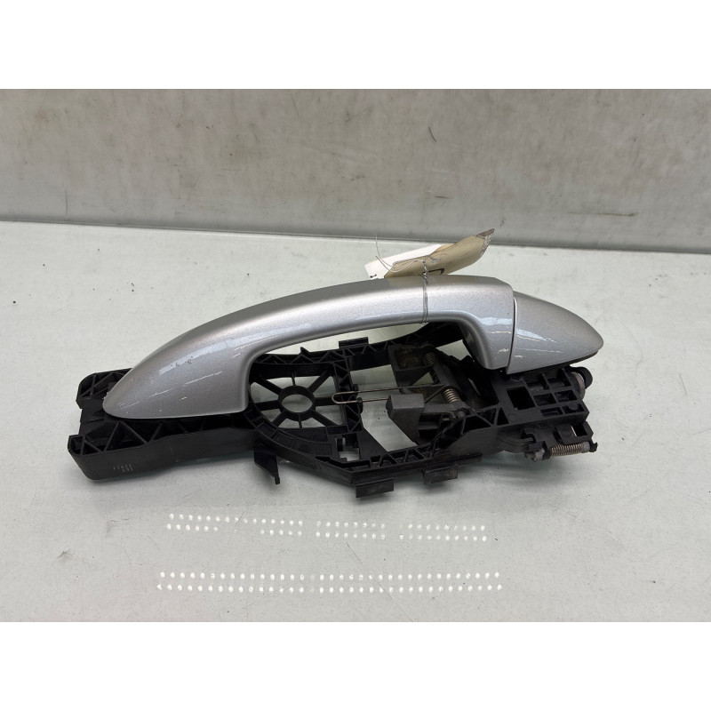 Poignee porte avant droit VOLKSWAGEN PASSAT 6 Photo n°3
