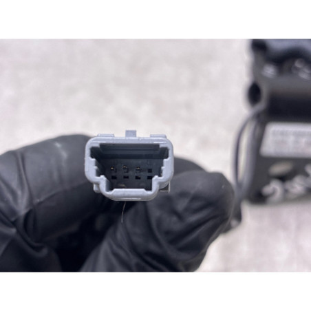 Attache ceinture arriere gauche RENAULT CLIO 4