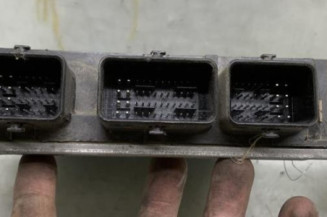 Calculateur moteur RENAULT CLIO 3