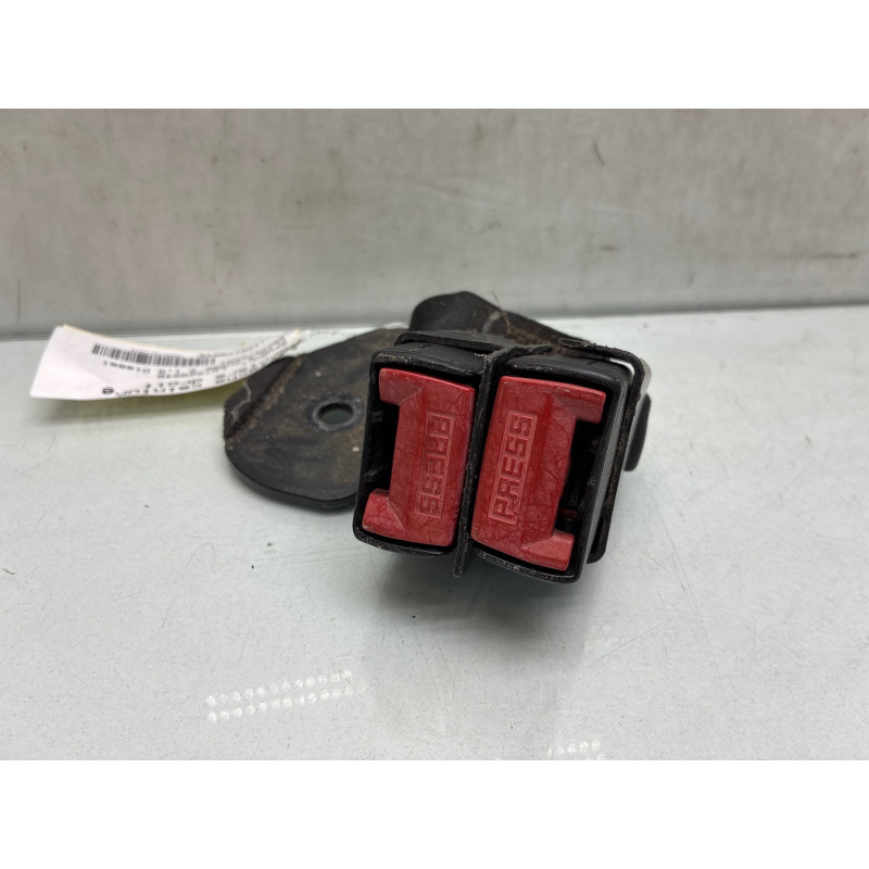 Attache ceinture arriere droit RENAULT CLIO 2 Photo n°3