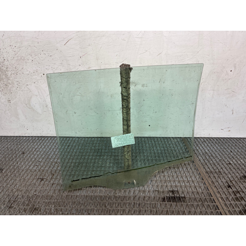 Vitre arriere droit SKODA FABIA 1 Photo n°2