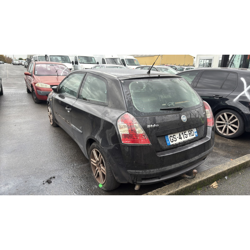 Pare choc arriere FIAT STILO Photo n°11