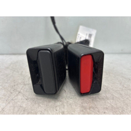 Attache ceinture arriere gauche RENAULT CLIO 4