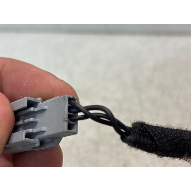 Attache ceinture arriere gauche RENAULT CLIO 4 Photo n°3